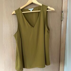 Olive Nine West v neck sleeveless top for work. 0X. NWOT